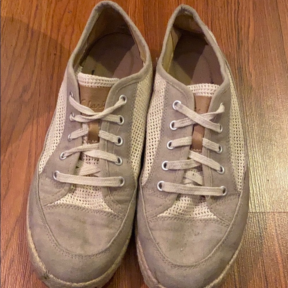 Clarks women’s size 9M lace up shoes